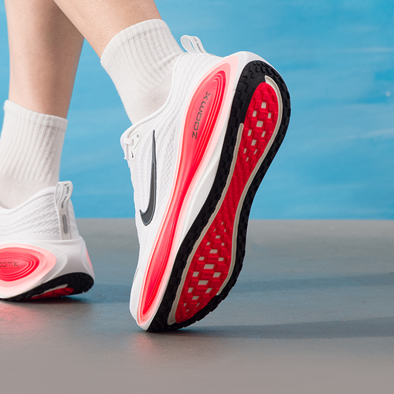 ナイキ ヴォメロ プラス メンズ スポーツシューズ フィット - Men Shoes Size Nike のレビューと価格